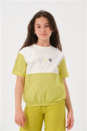 Young Girl'S T-Shirt With Heart Embroidery And Embroidery.